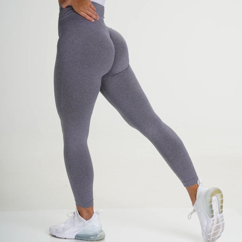 SOLD ON FB!! NVGTN NV Seamless Leggings SMALL